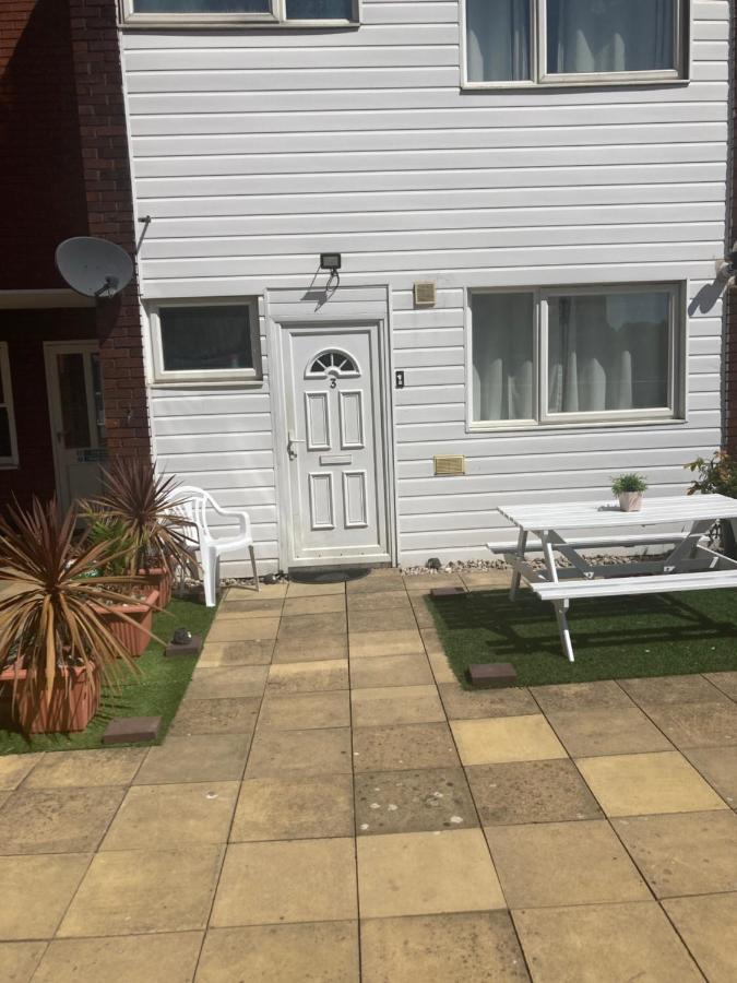 6 Bed House 3 Bathrooms Good Transport Links To London, Free Parking Екстериор снимка