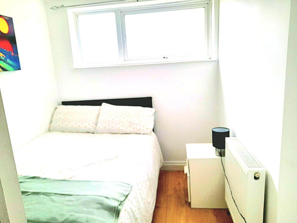 6 Bed House 3 Bathrooms Good Transport Links To London, Free Parking Екстериор снимка