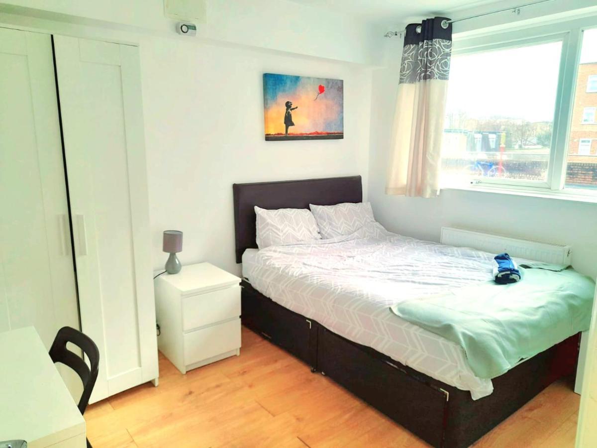 6 Bed House 3 Bathrooms Good Transport Links To London, Free Parking Екстериор снимка